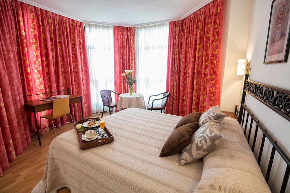 Hotel Don Manuel 12/52