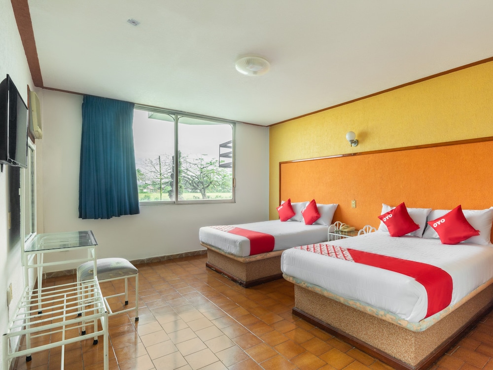 OYO Hotel Casa Blanca 12/35