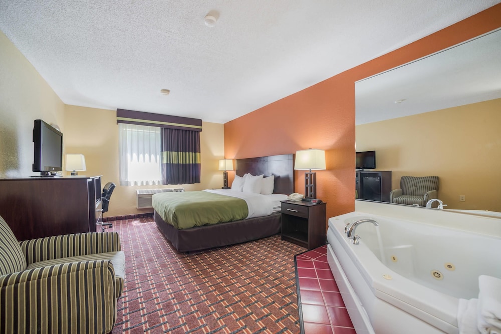 Standard, King Bed, Jetted Tub