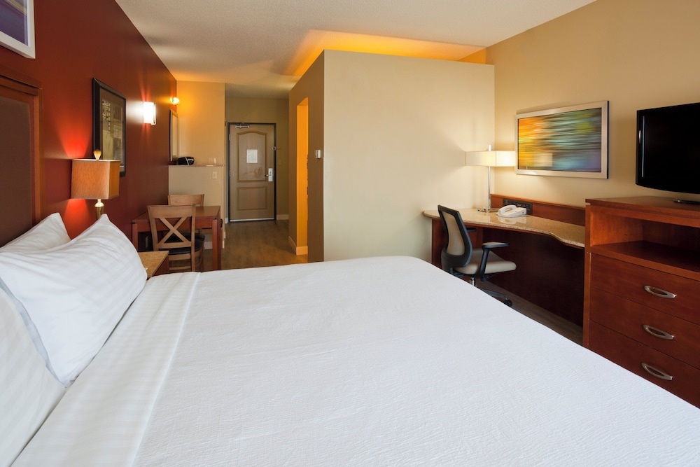 Holiday Inn Hotel Suites Maple Grove Nw Mpls Arbor Lks 21/76