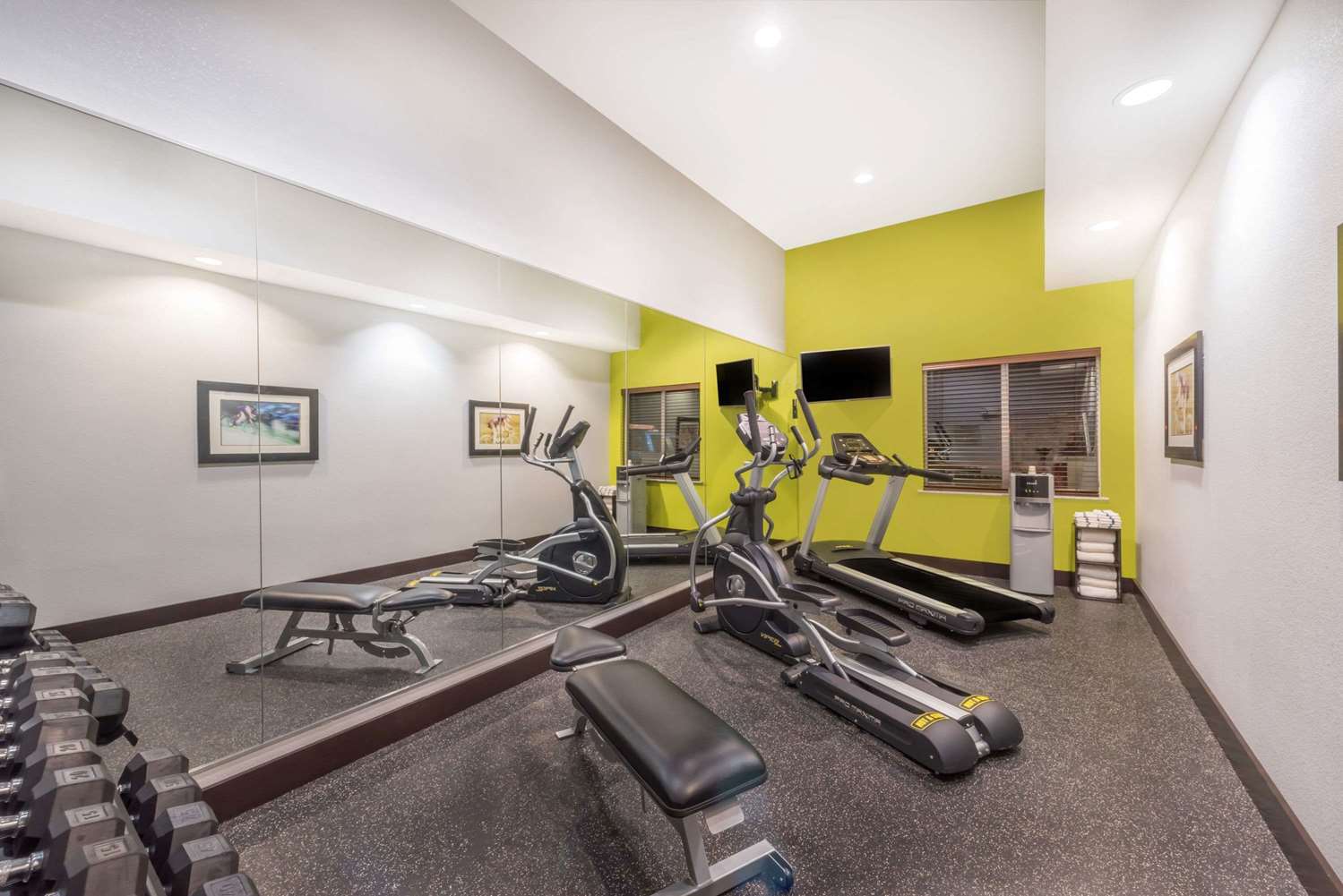 Hawthorn Suites By Wyndham Midland 5/9