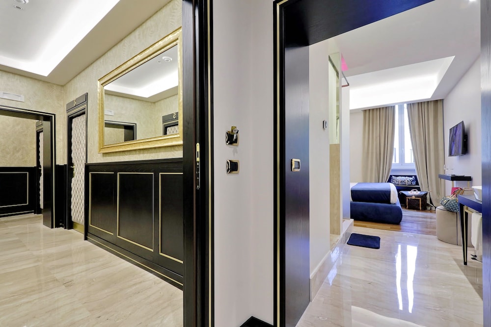 Spanish Diamond Luxury Suites & Jacuzzi 7/39