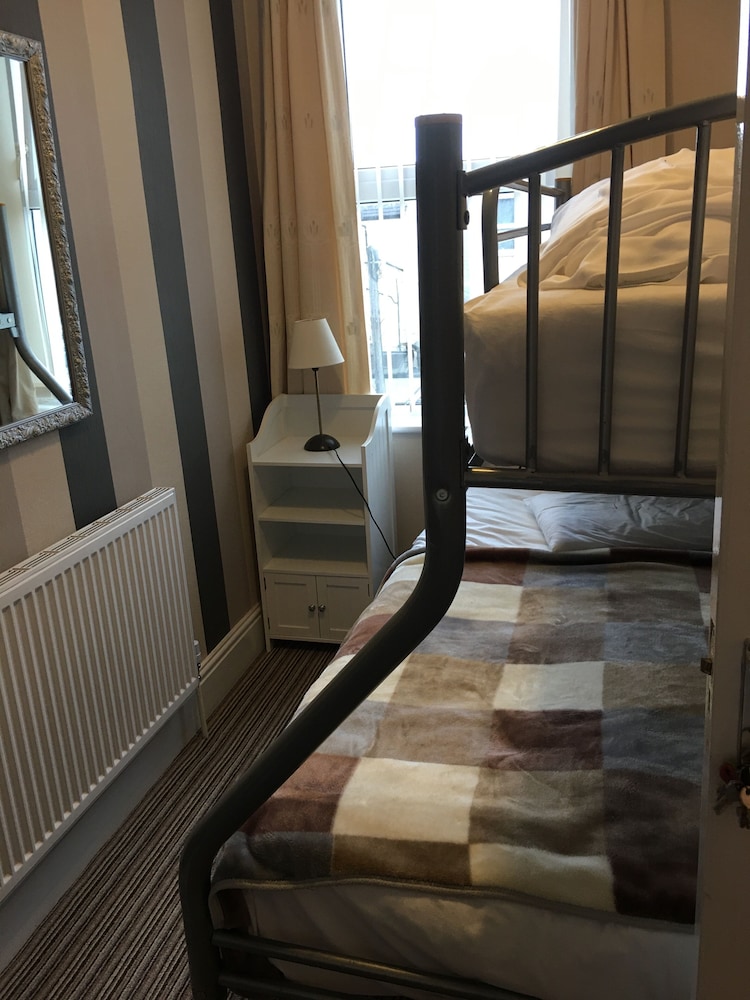 Glenheath Hotel 28/49