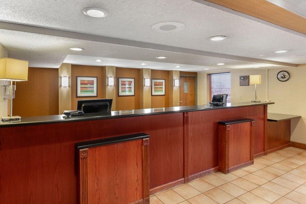 Holiday Inn Express Chicago Downers Grove 3/74