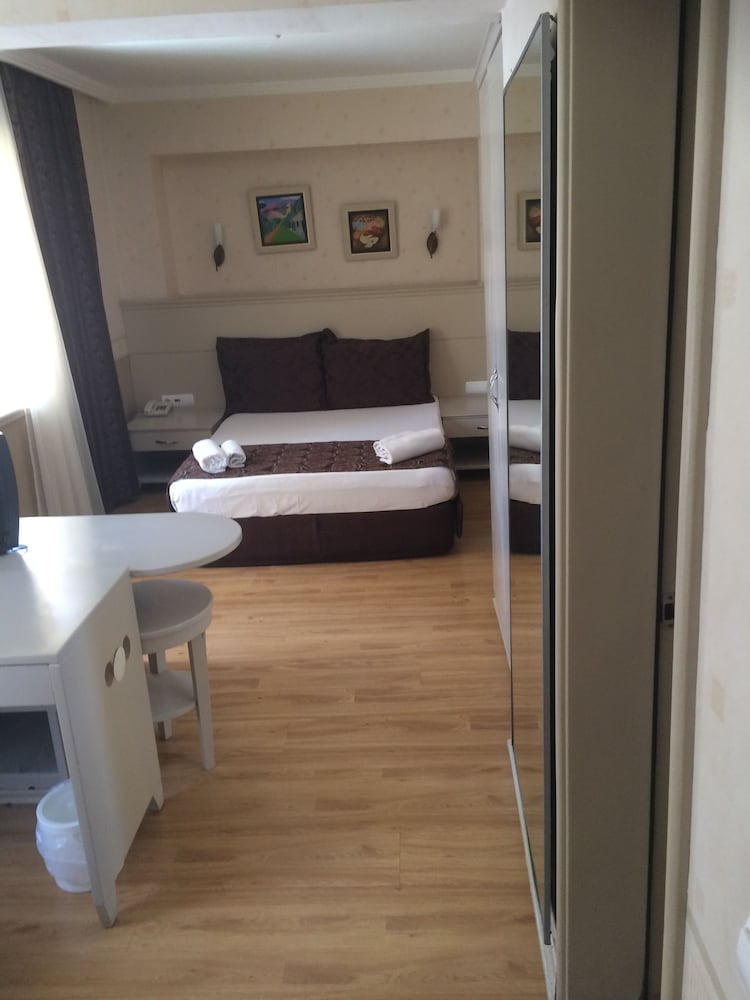 Almena Hotel 13/17