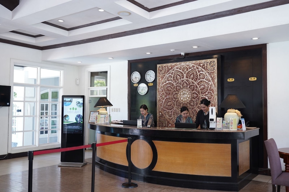 Forest Crest Nature Hotel and Resort Powered by ASTON (ex Chateau Royale Sports and Country Club) 13/77