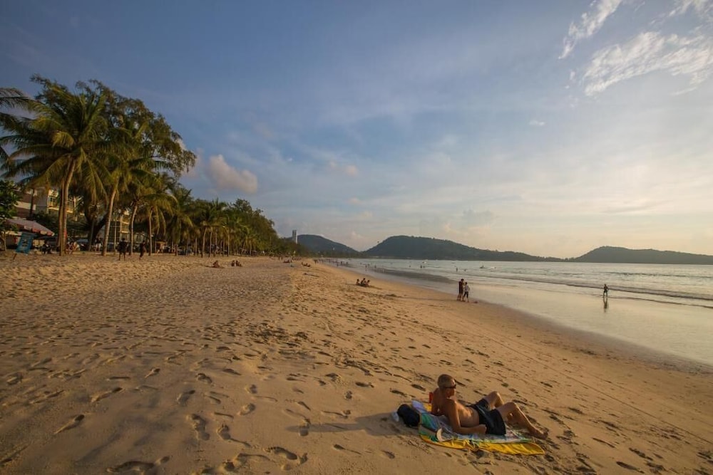 Magnific Guesthouse Patong 48/50