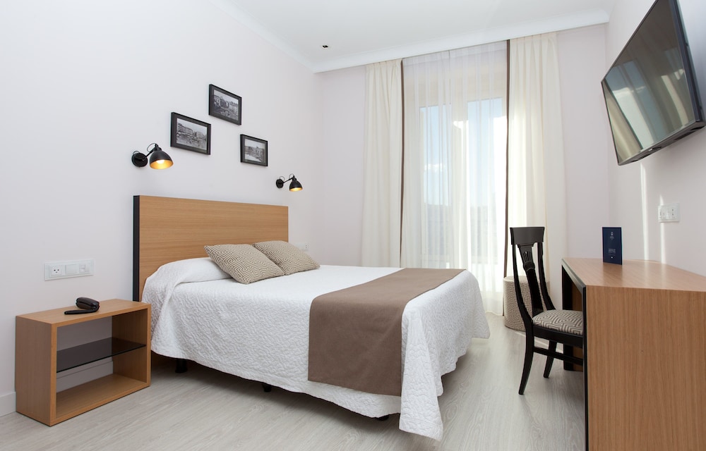 ROOM, SINGLE