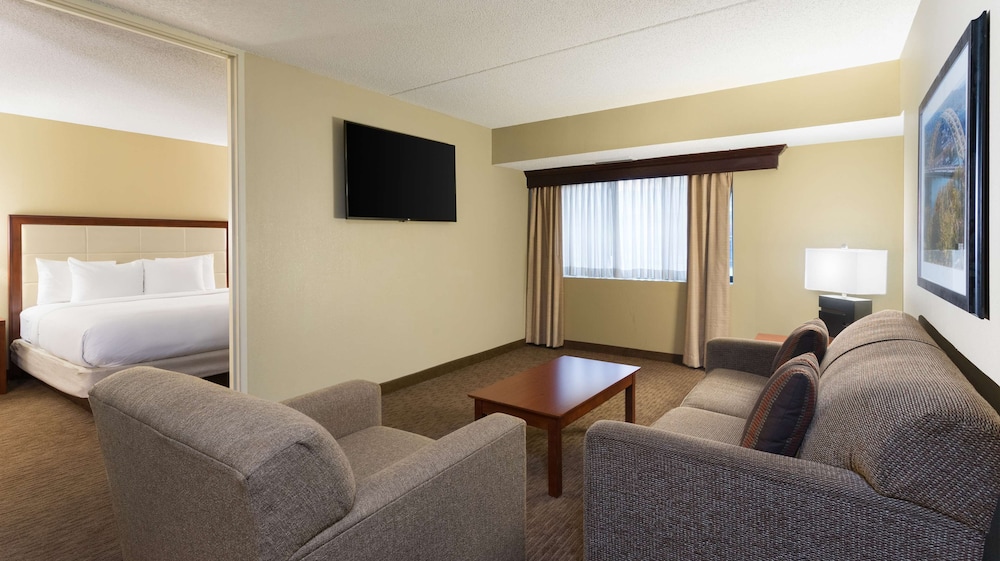 DoubleTree Suites by Hilton Cincinnati - Blue Ash 30/38