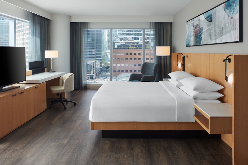 Luxury, Suite, King Bed, Tower View, Sofa