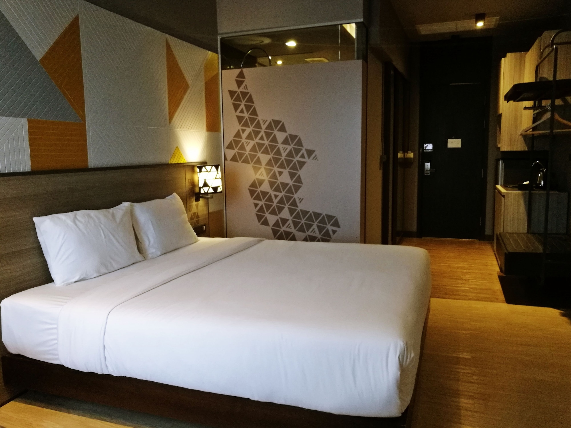 1 BEDROOM, DELUXE, DOUBLE OR TWIN BED, CITY VIEW