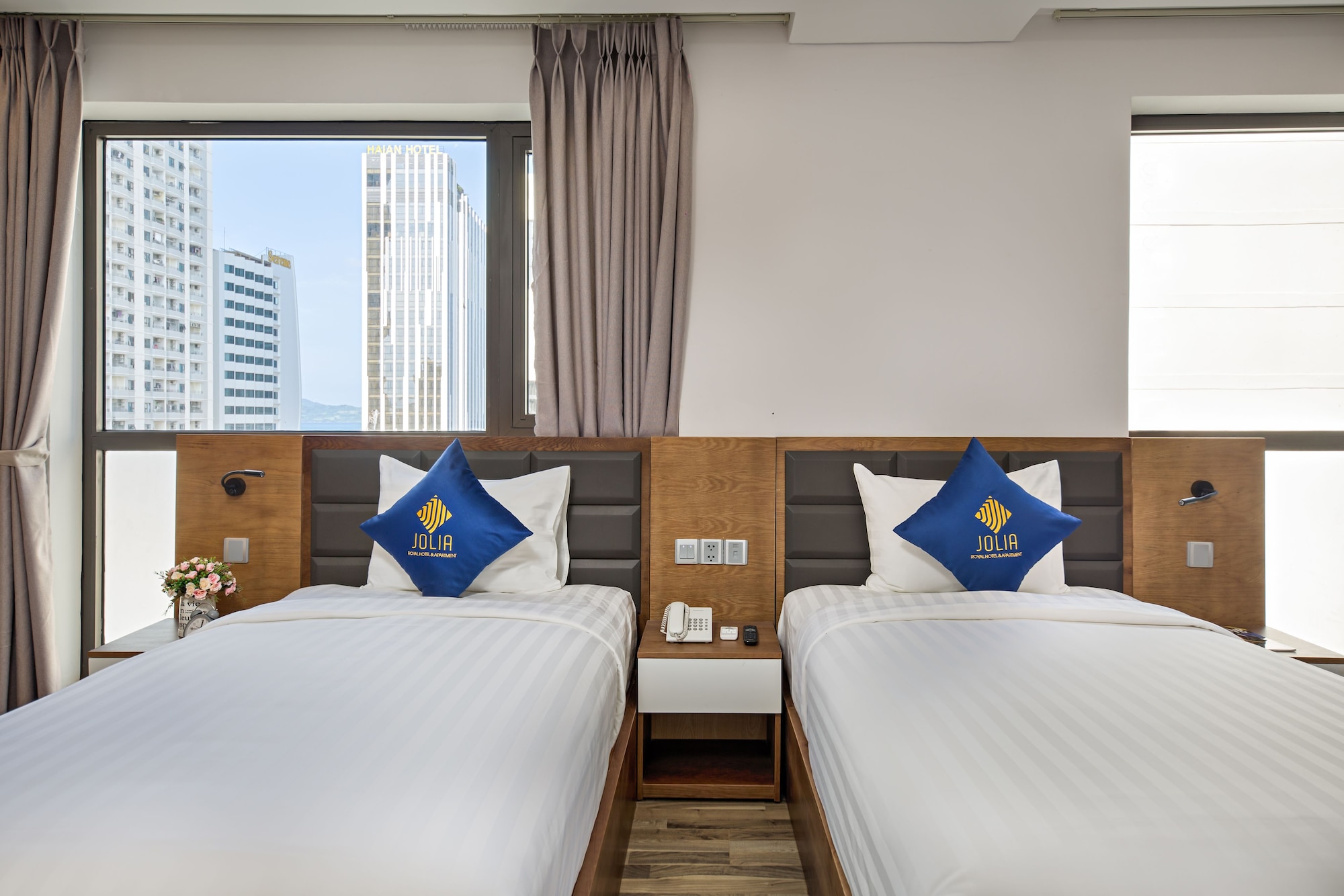 FAMILY, MULTIPLE BEDS