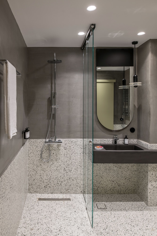72 AD Suites 54/57