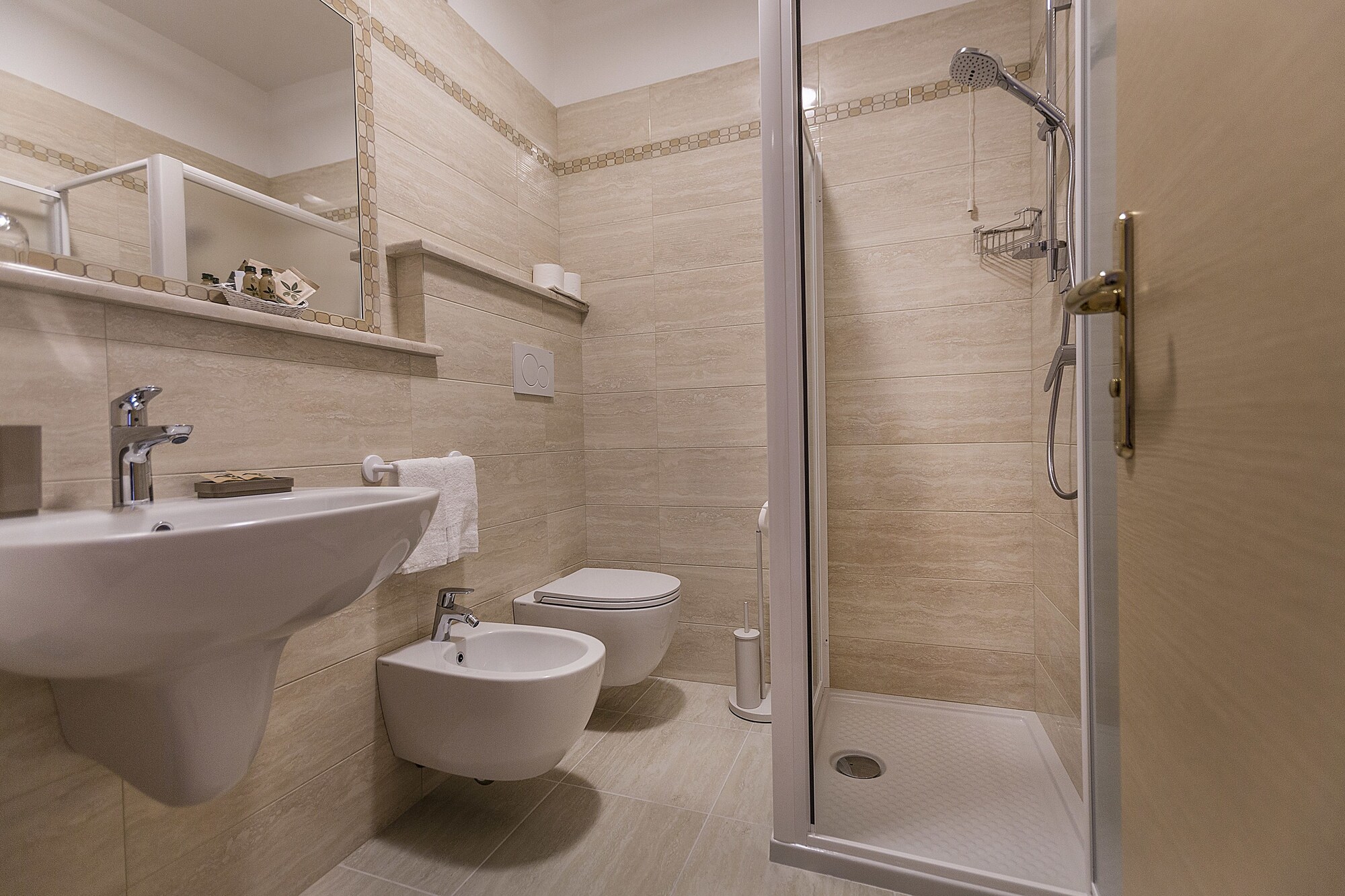 Standard, Murphy Bed, Queen Bed, Garden View، Hotel Du Lac 8/10