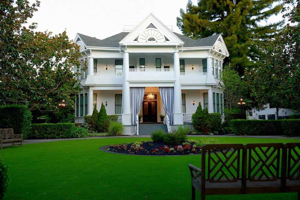 The White House Inn 1/59