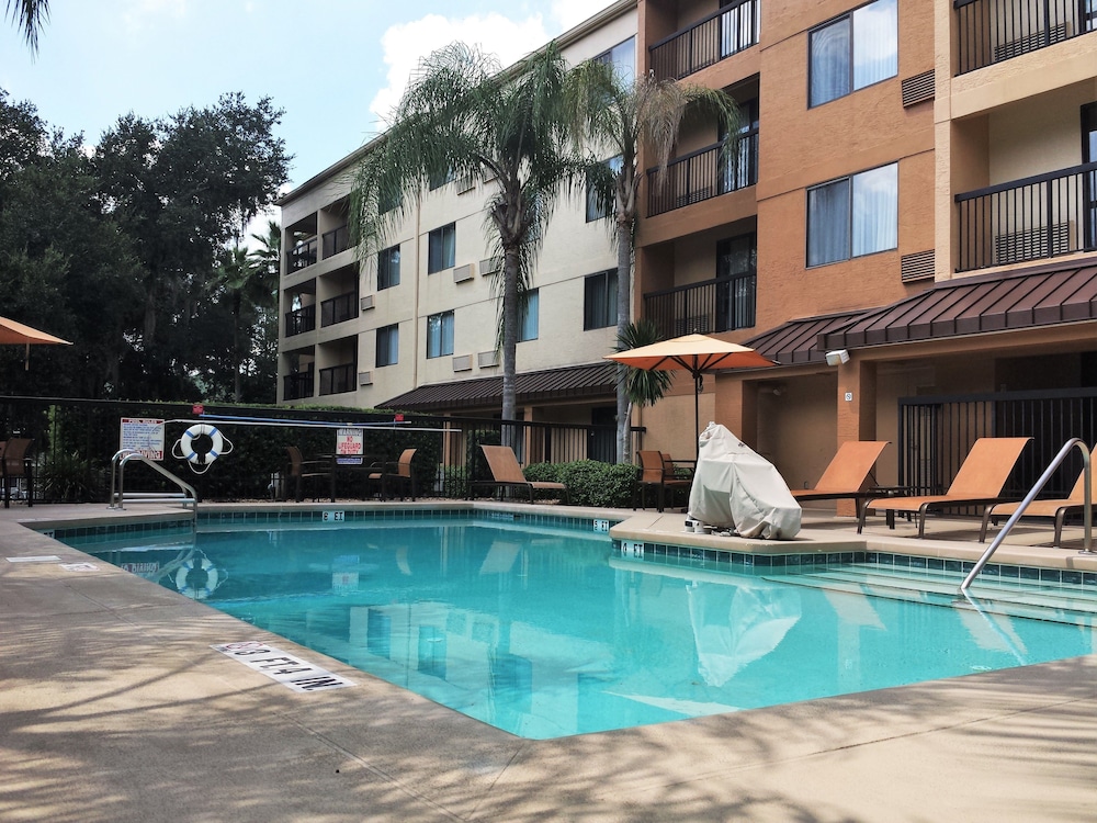 Courtyard By Marriott Orlando East/Ucf Area 5/50