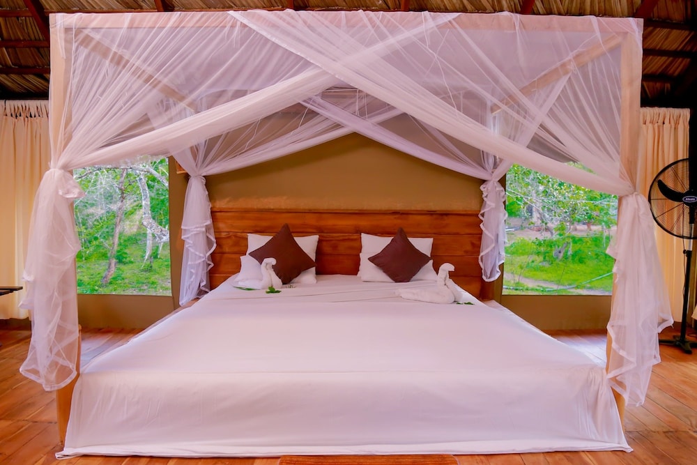 LUXURY, TENT
