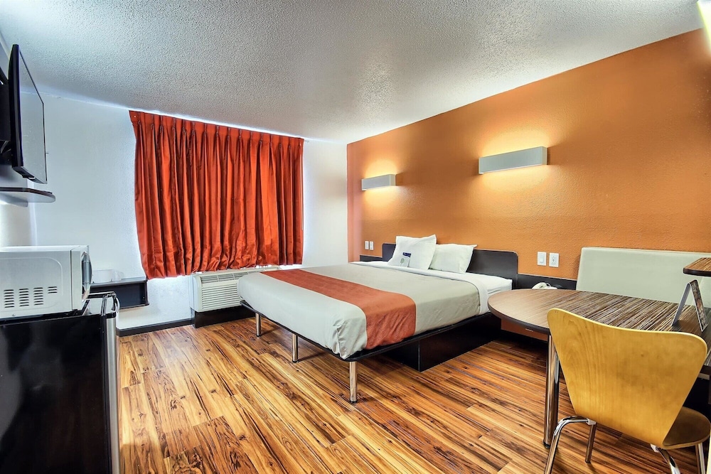 Motel6 Columbus, OH - West 37/58