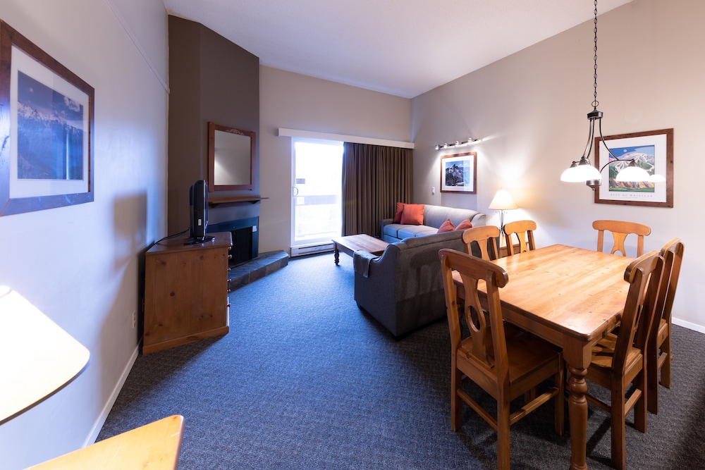 Tantalus Resort Lodge 40/55