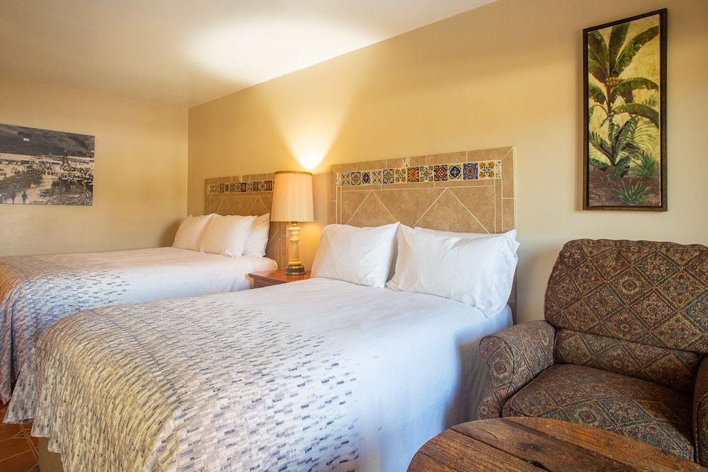 Courtyard, Standard, 1 Queen and 1 Single Bed, 2 Beds