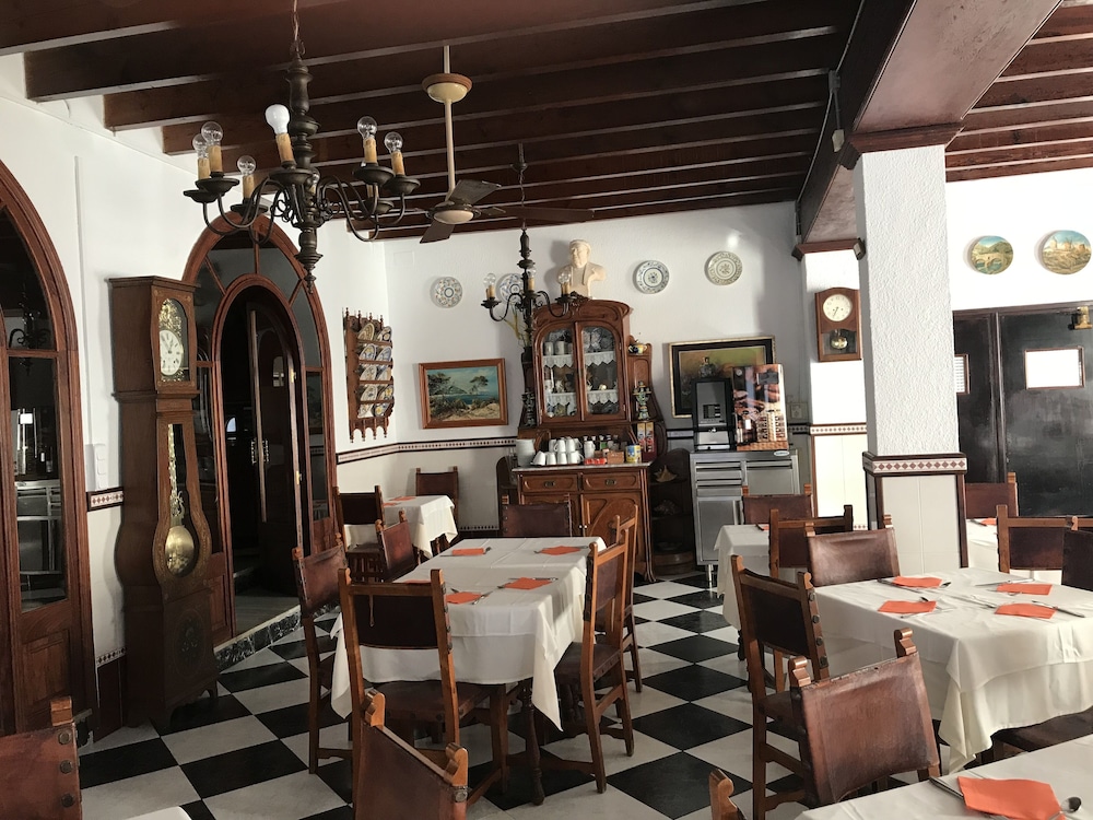 HOSTAL CAS BOMBU 51/56
