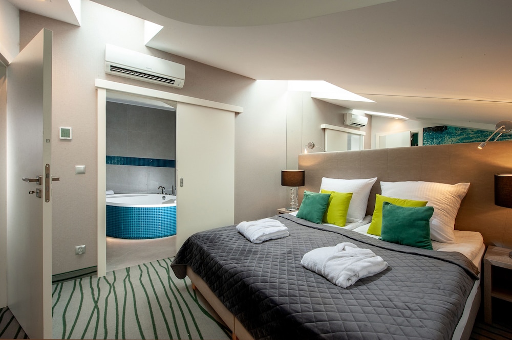 Plaza Boutique Hotel 13/68