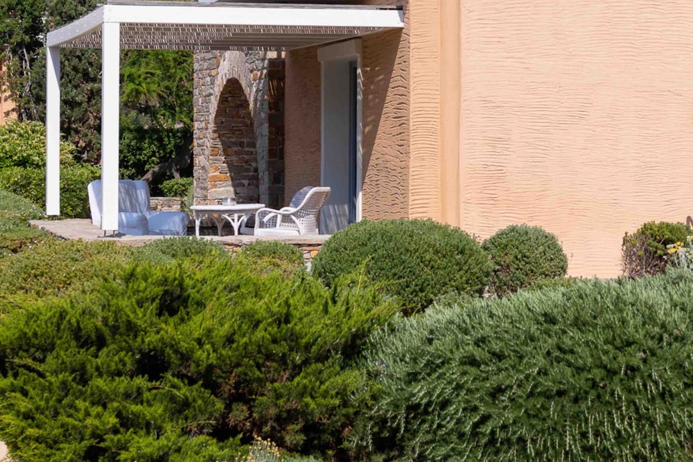 Porto Kea Suites 66/70