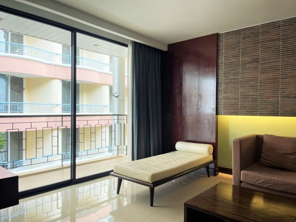 Long Beach Garden Hotel Pavilions 31/50