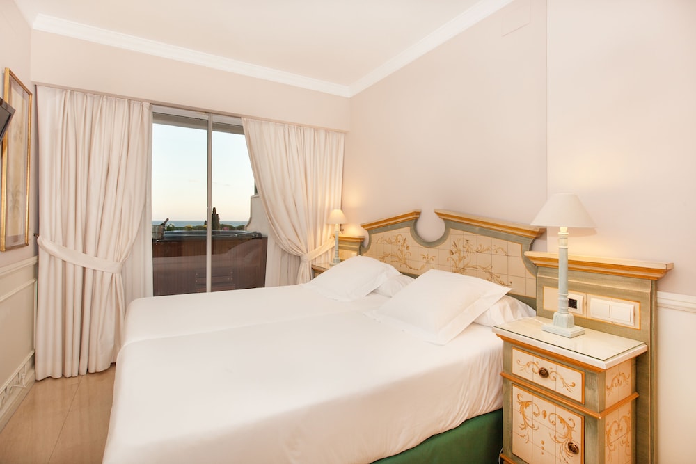 Guadalpin Suites 8/50