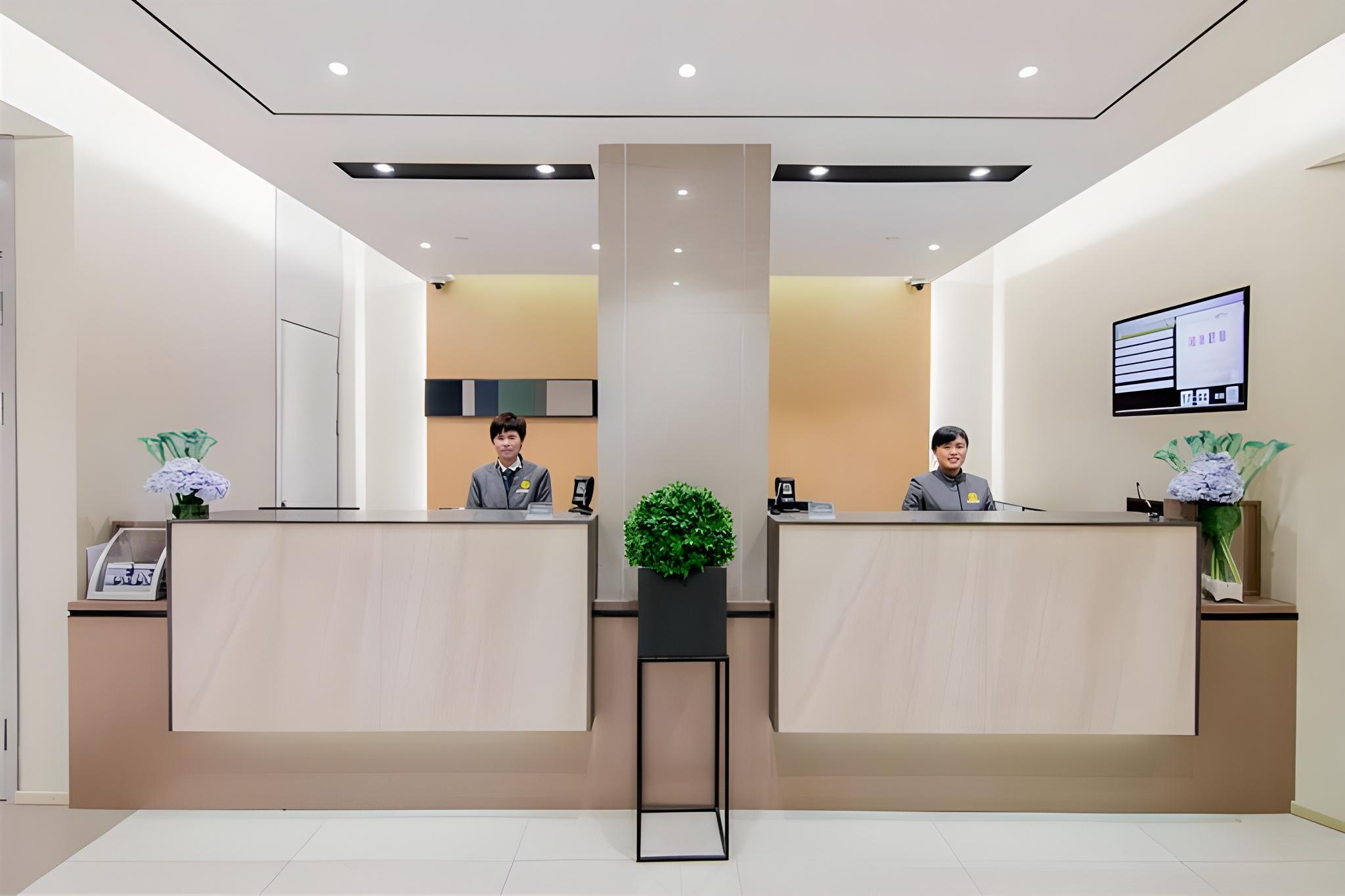 Home Inn Selected (South Square of Shanghai Railway Station) 23/63