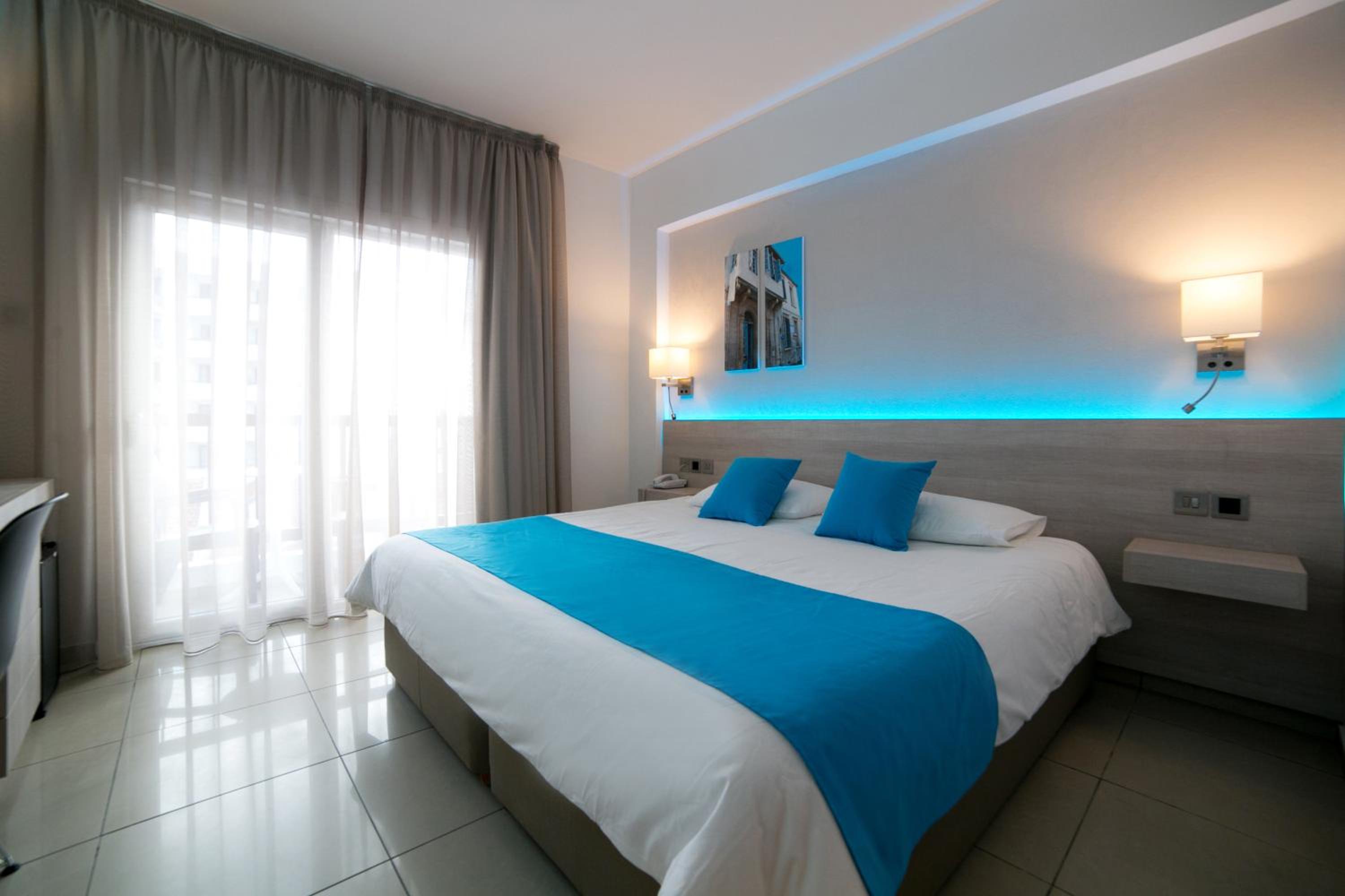 Room, Triple, Lateral Side Sea View