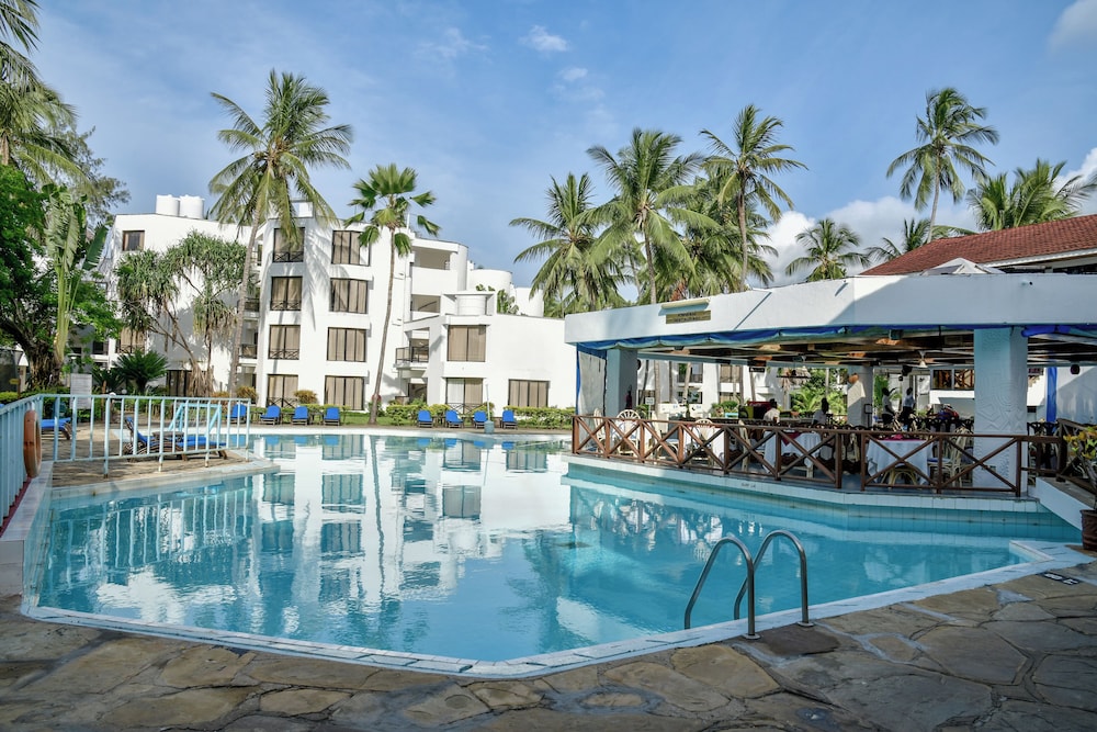Northcoast Beach Hotel 3/50