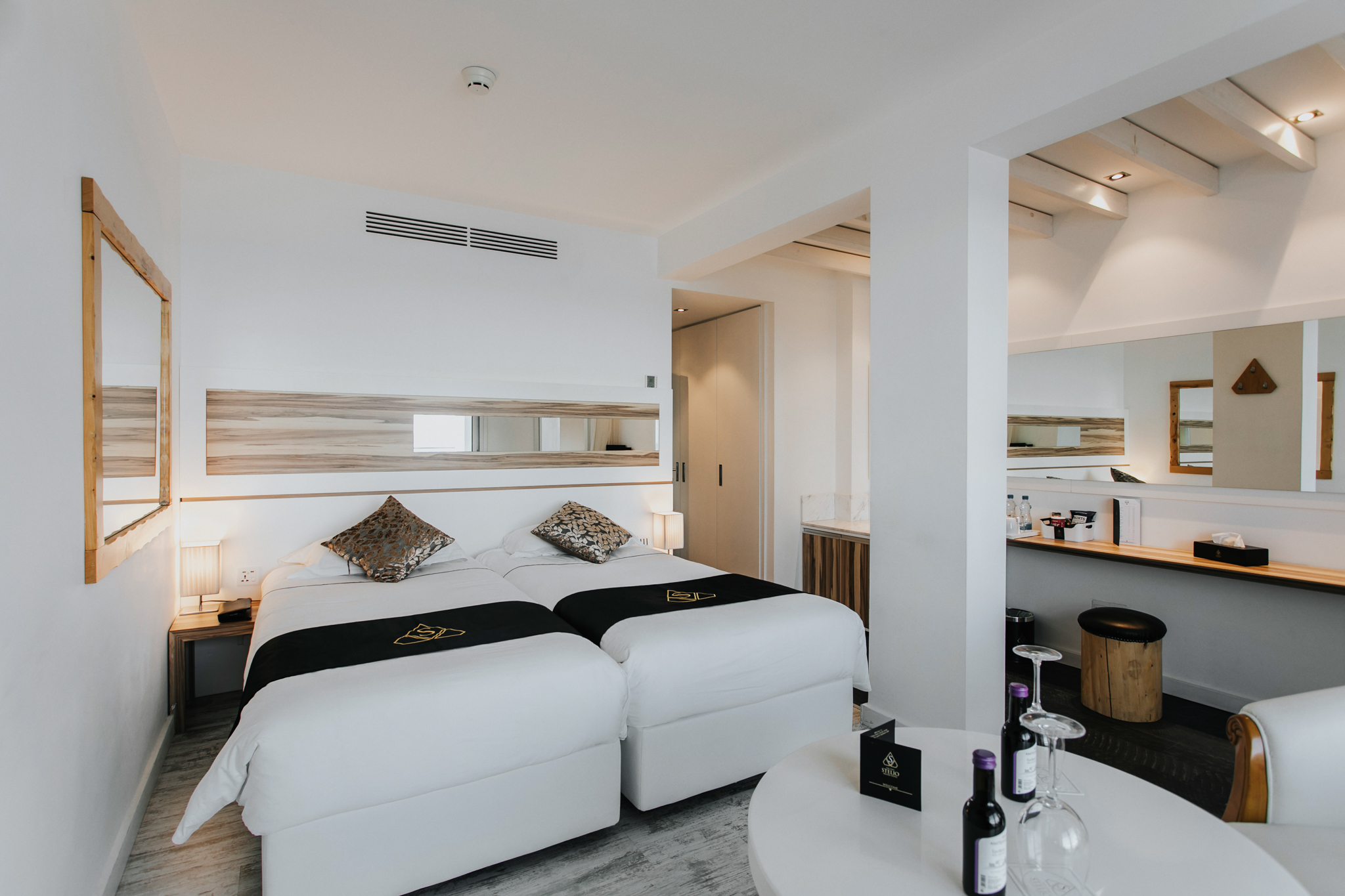 Superior, Twin Beds, Sea Front, Balcony