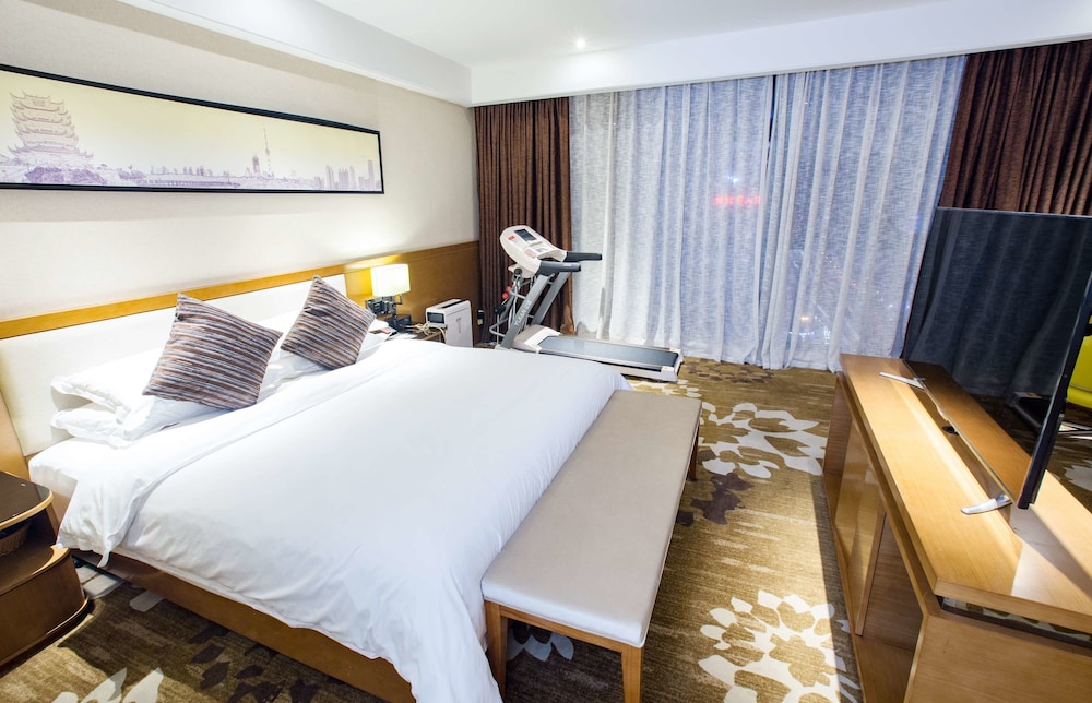 SUITE, KING BED