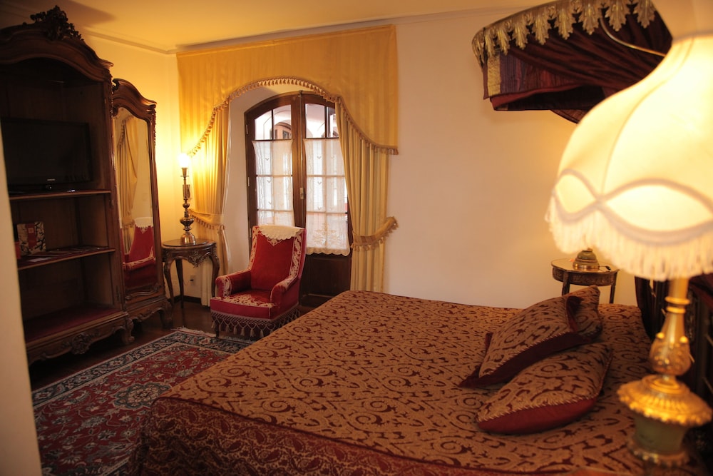 Parador Santa Maria La Real 24/36