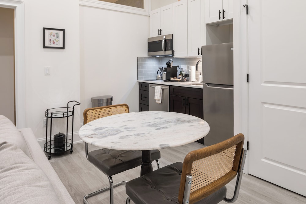 Sosuite at French Quarters - Rittenhouse Square 18/50
