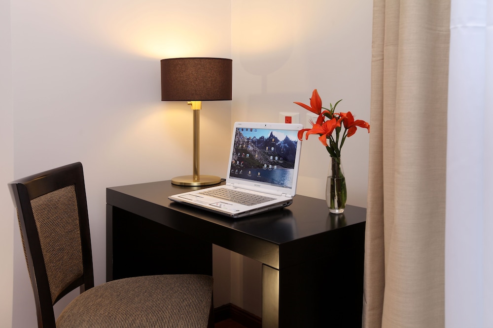 Europlaza Hotel & Suites 31/36