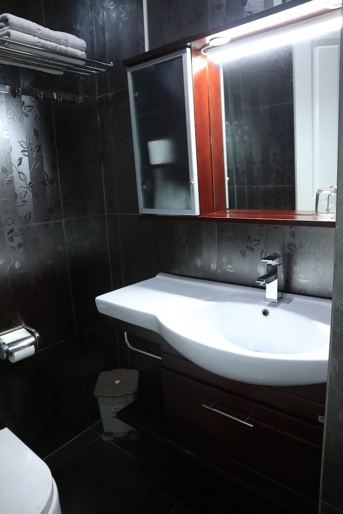 Happy Land Hotel 42/69