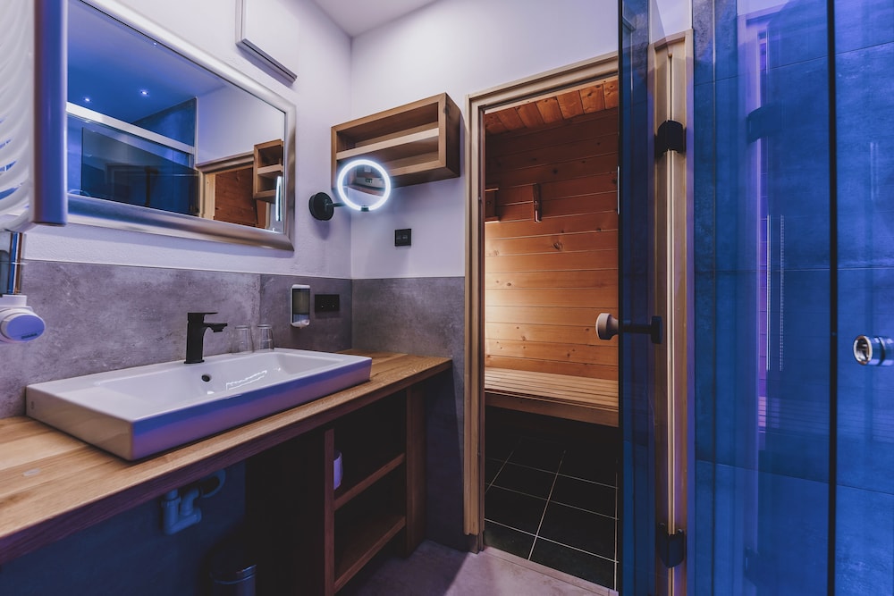 3 Bedrooms, Type B, Comfort, Apartment, 3 King Beds, Sauna