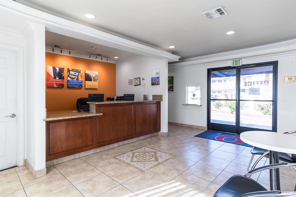 Lobby at Studio 6 Mojave, CA - Airport, MOJAVE - CA