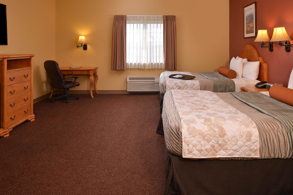 Country Hearth Inn & Suites Edwardsville St. Louis 28/51