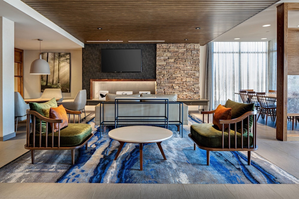 Fairfield Inn & Suites By Marriott Fayetteville 17/18