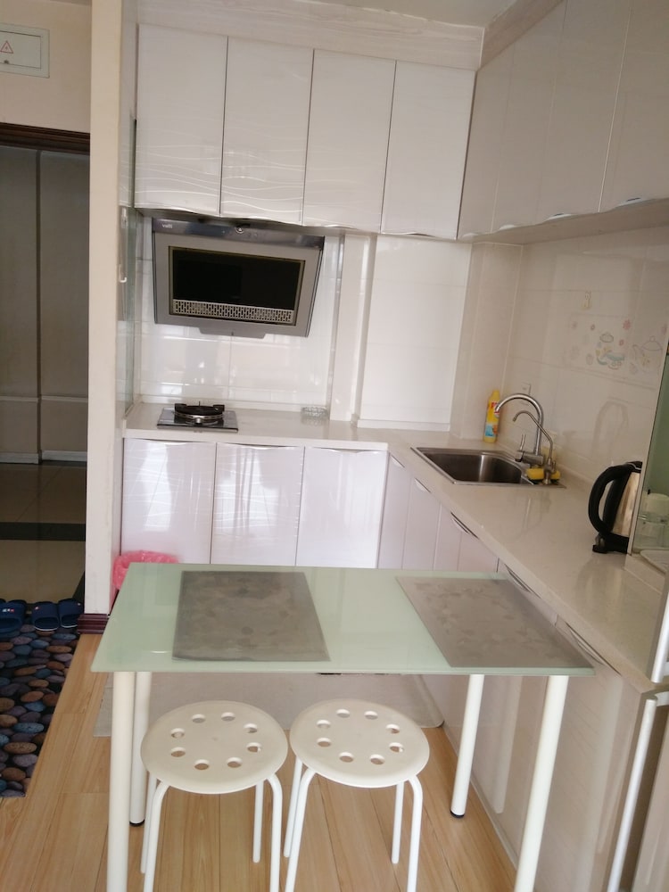 Dalian Xiuzhu Building Apartment 49/50