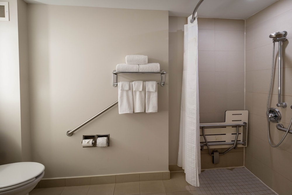 Holiday Inn Express Hotel Suites Kingston 26/72