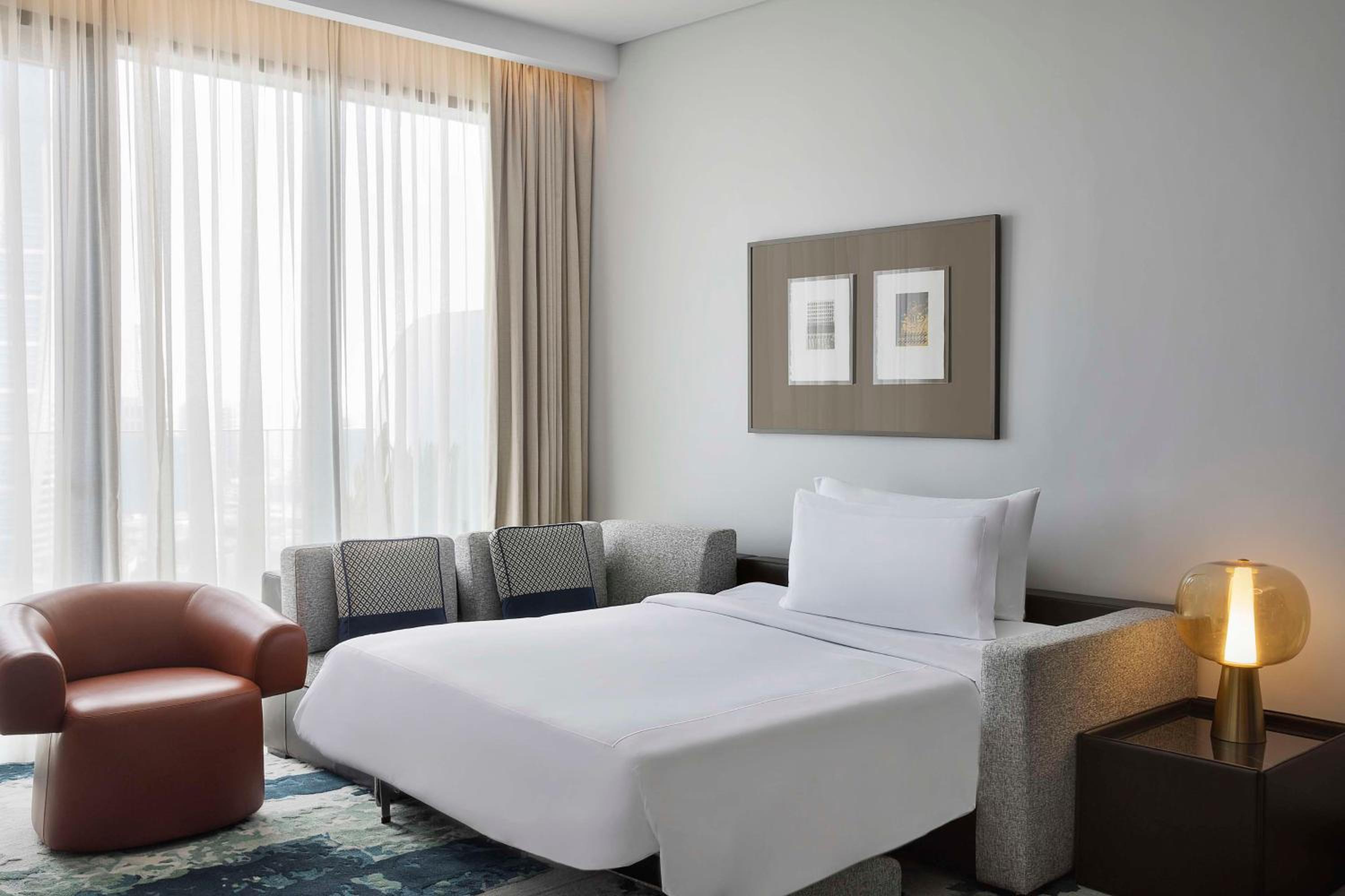 1 BEDROOM, SUITE, KING BED, CITY VIEW, BALCONY
