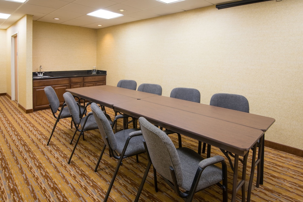 Holiday Inn Express Hotel Suites Wauseon 39/43