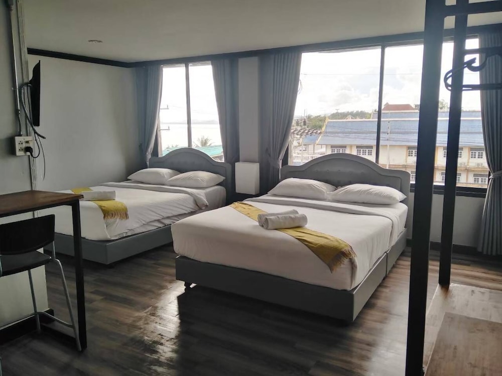 Pimpimarn Beach Hotel 34/66