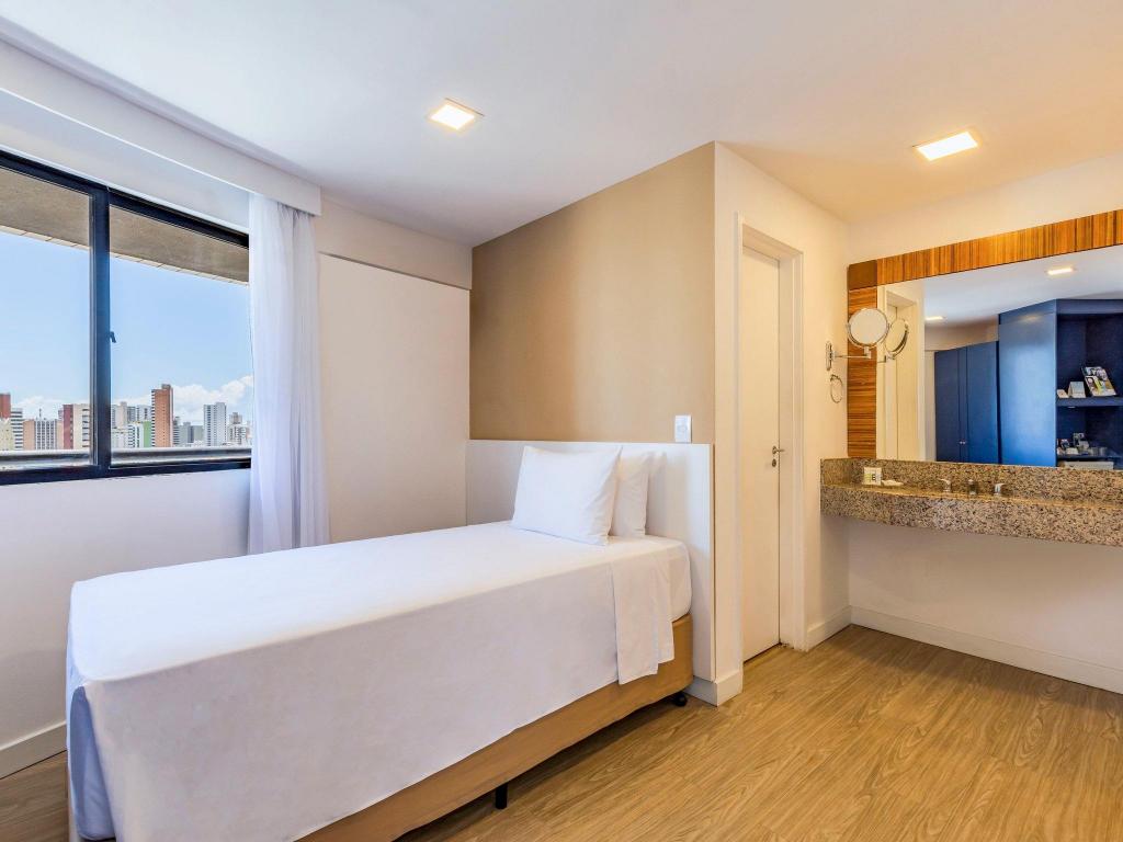 SUPERIOR, 1 QUEEN AND 1 SINGLE BED