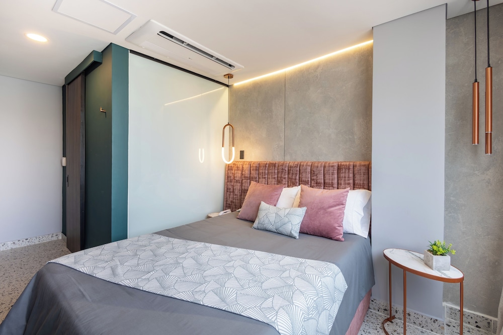SUPERIOR, DOUBLE BED, JETTED TUB