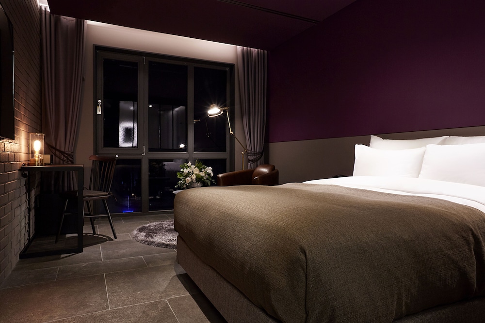 SUPERIOR, DOUBLE BED, CITY VIEW